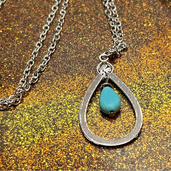 Elegant Silver Tone and Turquoise Stone Pendant Necklace - Picture 3 of 3